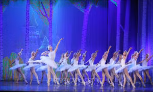 Đẹp ngỡ ngàng vở ballet kinh điển Hồ Thiên Nga phiên bản Việt