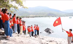 Hành trình về 'địa chỉ đỏ': Bồi đắp lý tưởng cho thế hệ trẻ