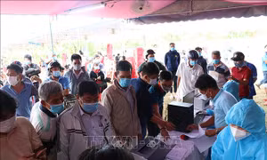 Bến Tre khẩn trương triển khai test nhanh người đến, về từ ngoài tỉnh
