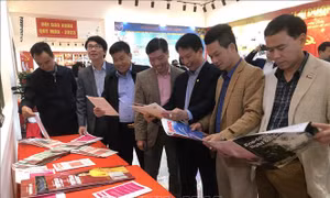 Hải Dương: Trưng bày bộ ảnh tư liệu về Đảng Cộng sản Việt Nam