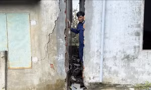 Di dời người dân vùng sạt lở, đưa tàu thuyền neo đậu an toàn tránh bão số 15