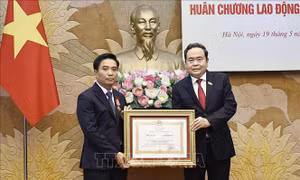 Trao tặng Huân chương Lao động hạng Nhất cho Phó Chủ tịch Quốc hội Nguyễn Doãn Anh