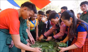 Vui 'Xuân biên cương, Tết quân dân'