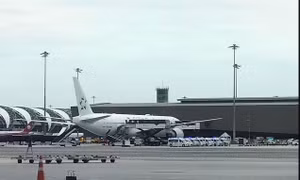 Máy bay của Singapore Airlines hạ cánh khẩn cấp tại Thái Lan 