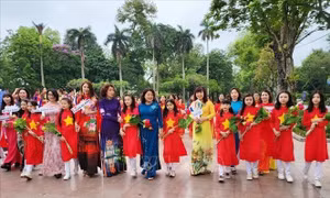 Xây dựng hình ảnh Thủ đô thanh lịch qua Ngày hội 'Áo dài xuống phố'