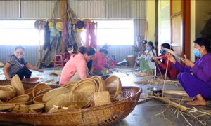 Khởi sắc huyện nông thôn mới bên phá Tam Giang