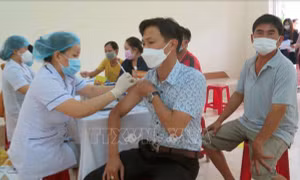 Phú Yên: Nỗ lực bao phủ vaccine nhằm sớm đạt miễn dịch cộng đồng