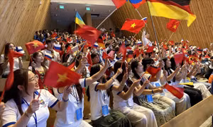 Theo dòng thời sự: Nhận diện những 'tiếng nói lạc điệu'