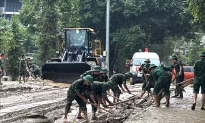 Quân đội huy động tối đa lực lượng, phương tiện hỗ trợ nhân dân khắc phục hậu quả bão số 10