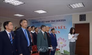 'Người đi trước làm gương, nâng bước người đi sau'