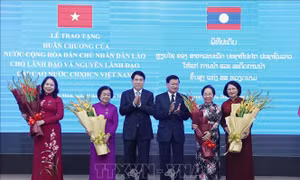 Chủ tịch nước Lương Cường và Tổng Bí thư, Chủ tịch nước Lào dự Lễ trao huân chương của Lào cho lãnh đạo cấp cao Việt Nam