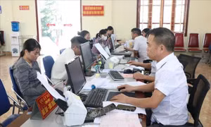 Tiếp tục tinh gọn tổ chức bộ máy bên trong các bộ, ngành, địa phương