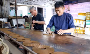 Gìn giữ mạch nguồn làng nghề hương xạ truyền thống