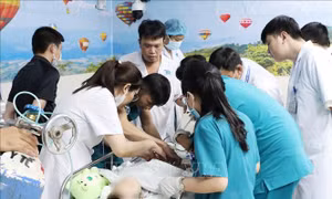 Sử dụng kỹ thuật xạ trị áp sát điều trị ung thư hiếm gặp cho bé gái 4 tuổi