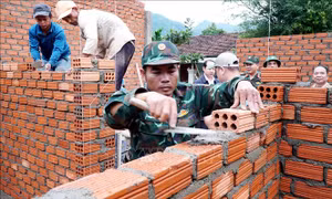 Quảng Ngãi: Bàn giao ngôi nhà đầu tiên trong Chiến dịch Quang Trung cho người dân vùng sạt lở