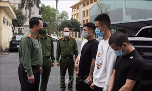 Hà Nam: Bắt nhóm đối tượng giả vờ mua rồi cướp giật điện thoại