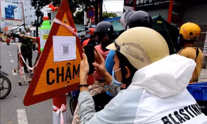 An dân trong 'cuộc chiến' chống COVID-19