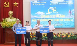 Đất Tổ Vua Hùng gửi tặng 20.000 cây xanh cho huyện đảo Trường Sa - Khánh Hòa
