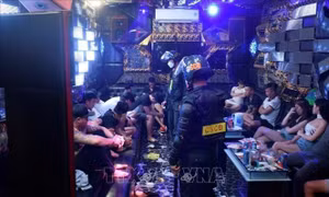 Bình Phước: Đột kích quán karaoke, phát hiện 41 người dương tính với ma túy