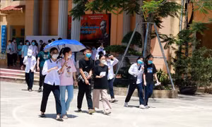 Thí sinh thuộc diện F2 thi phòng riêng trong kỳ thi vào lớp 10 tại Nam Định