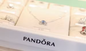 Pandora ngừng sử dụng vàng bạc mới khai thác