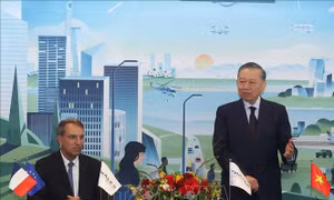 Tổng Bí thư, Chủ tịch nước thăm Trung tâm Nghiên cứu công nghệ của Tập đoàn Thales
