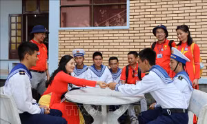 Cột mốc chủ quyền trong trái tim kiều bào - Bài 4: Gắn kết tình yêu biển đảo quê hương trong các lớp tiếng Việt