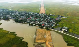 Dự án giao thông trọng điểm tại Khu kinh tế Vũng Áng dở dang vì vướng mặt bằng
