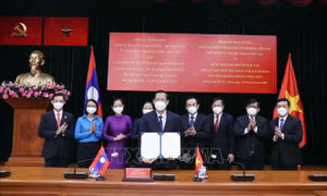 Thúc đẩy hợp tác giữa TP Hồ Chí Minh và Thủ đô Viêng Chăn, Lào
