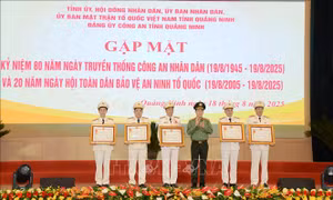 Bản lĩnh 'lá chắn thép' bảo vệ bình yên và phát triển