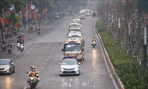 Công tác dẫn đoàn, phân luồng giao thông được đảm bảo trong ngày đầu Đại hội Đảng