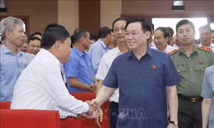 Chủ tịch Quốc hội Vương Đình Huệ tiếp xúc cử tri huyện Vĩnh Bảo