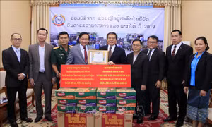 Lào tiếp nhận hỗ trợ của cộng đồng người Việt giúp người dân vùng thiên tai