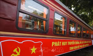Ra mắt đoàn tàu 2 tầng 'Hà Nội 5 cửa ô' vào dịp 19/8