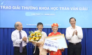 Trao Giải thưởng Trần Văn Giàu cho nhà nghiên cứu Nguyễn Đình Tư