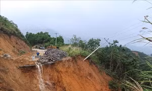 Kon Tum tập trung khắc phục sự cố sạt lở tại đường Đông Trường Sơn