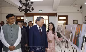 Tổng Bí thư, Chủ tịch nước tham quan Trưng bày ảnh 10 năm quan hệ Đối tác Chiến lược Toàn diện Việt Nam - Ấn Độ