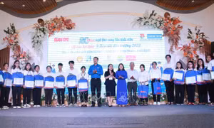 Tiếp sức đến trường cho sinh viên nghèo 3 tỉnh Nam Trung Bộ