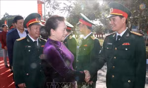 Chủ tịch Quốc hội thăm, chúc Tết tại Bộ chỉ huy Quân sự tỉnh Đắk Lắk