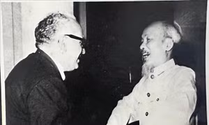 Phong cách Bác Hồ - Phong cách nêu gương