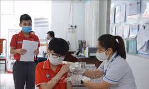 Tích cực tiêm phòng COVID-19 cho trẻ từ 5 đến dưới 12 tuổi