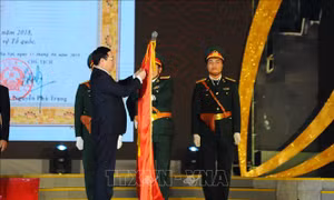 Phó Thủ tướng Vương Đình Huệ trao Huân chương Lao động cho huyện Nghi Lộc