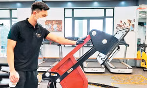 Hàng quán tại Bắc Giang vắng khách ngày đầu mở lại