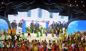 Bế mạc Ngày hội giao lưu văn hóa, thể thao và du lịch vùng biên Việt Nam - Lào lần III