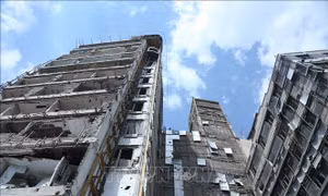 Iran kích hoạt phòng không tại Tehran 