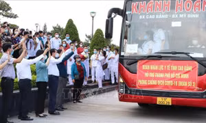 Tiếp tục hỗ trợ nhân lực, trang thiết bị y tế cho TP Hồ Chí Minh và An Giang