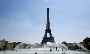 Tháp Eiffel phải đóng cửa vì một đối tượng cố thủ hơn 6 giờ