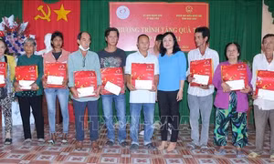 Hướng về người nghèo, đảm bảo mọi người dân đều được đón Tết đầm ấm