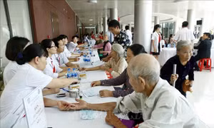 Trên 10.000 lượt cán bộ y tế luân phiên, đào tạo chuyển giao kỹ thuật cho bệnh viện tỉnh