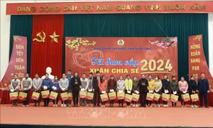 Vĩnh Phúc: 'Tết sum vầy - Xuân chia sẻ' đến với công nhân, lao động